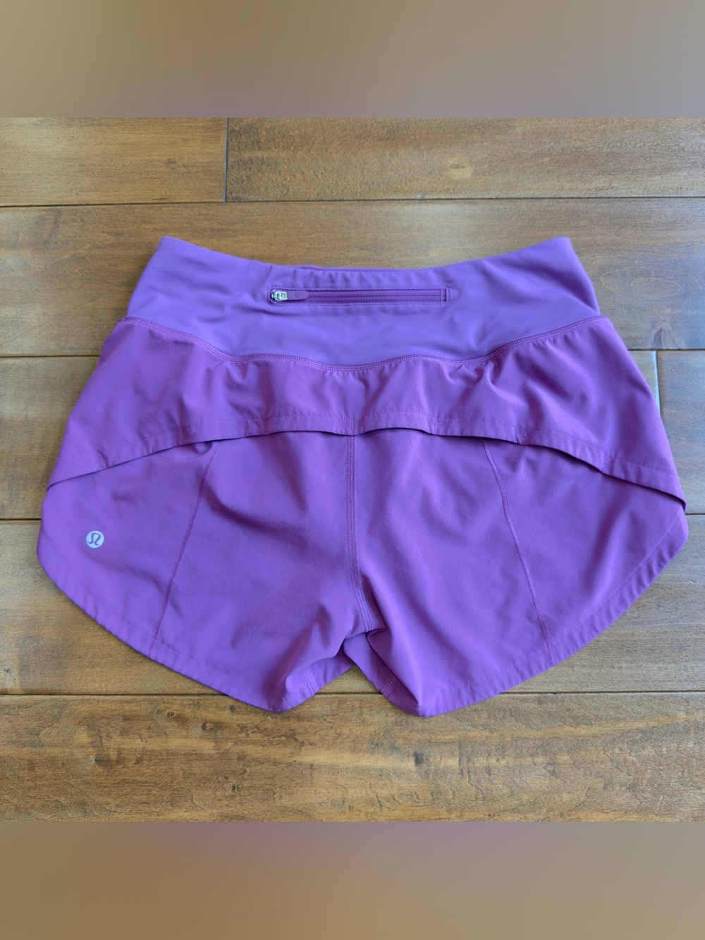 Lululemon athletica Hotty Hot Women's Magenta Athletic Shorts - Picture 1 of 9